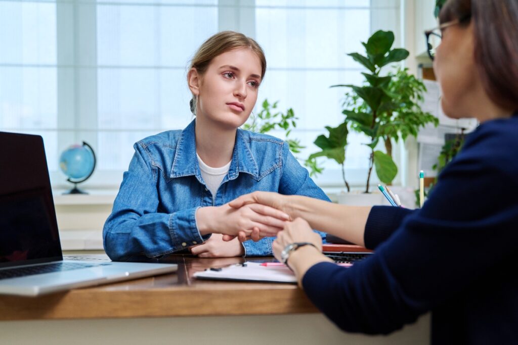 teenage girl speaking with therapist about drug addiction