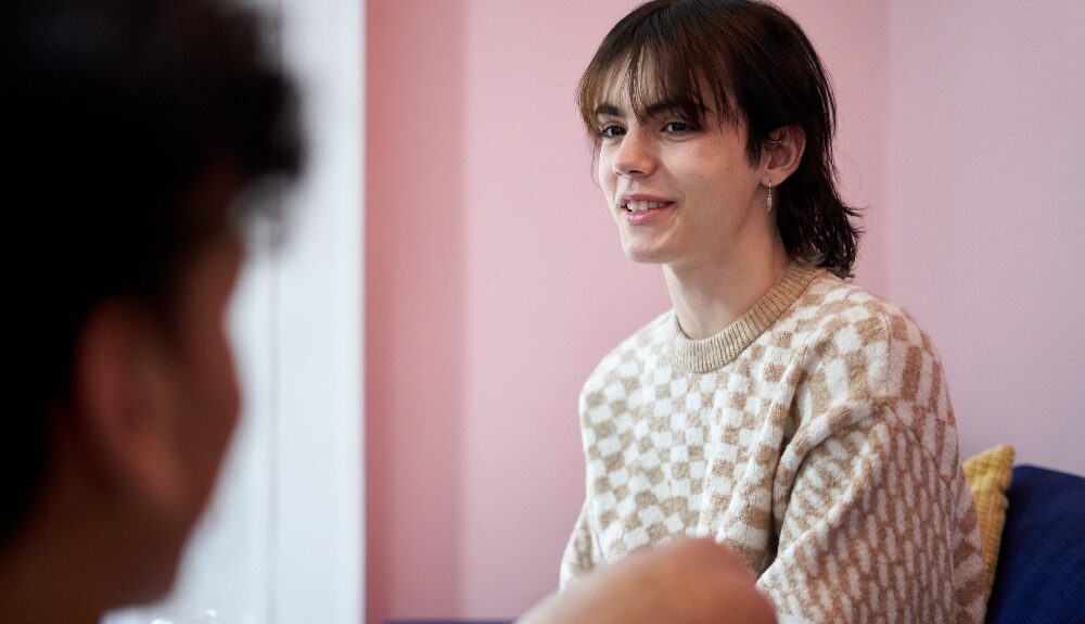 therapist meeting with teenage girl